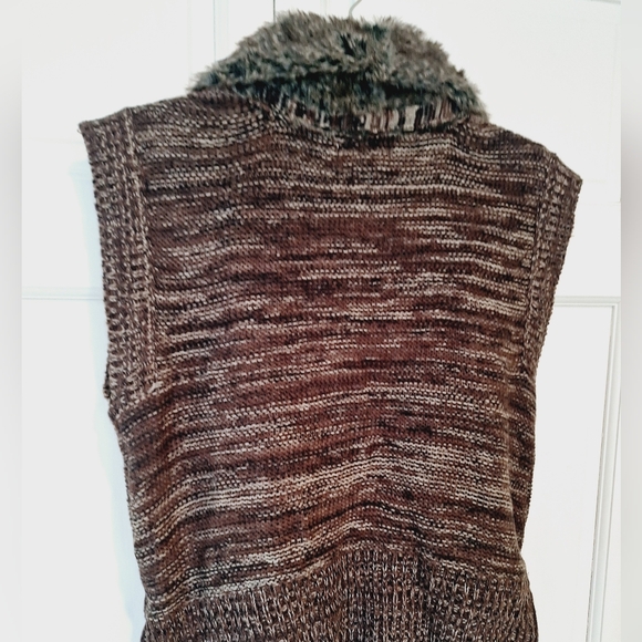 John Paul Richard faux fur collared knit vest - Picture 5 of 8